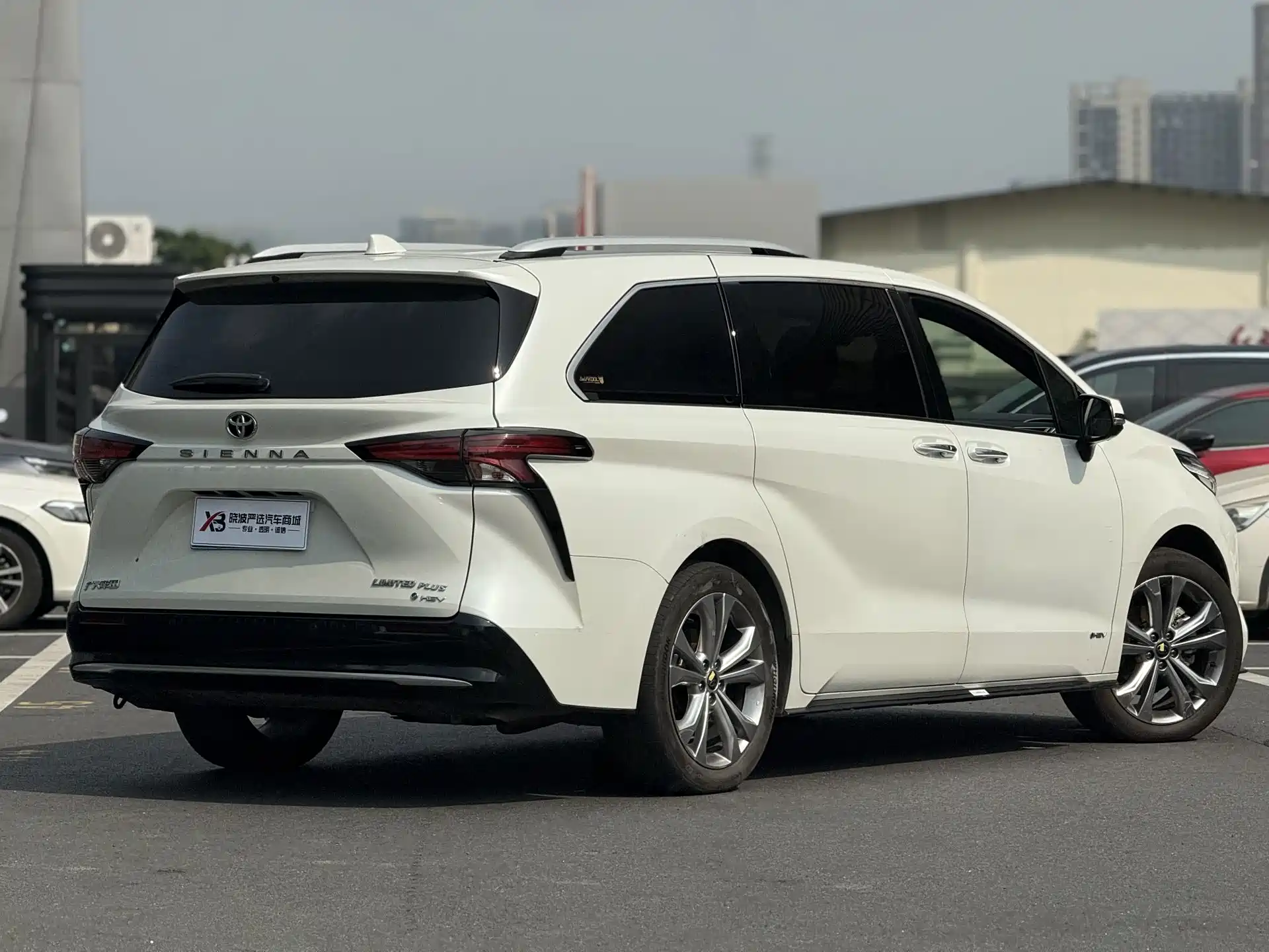 صورة 11 - Toyota Sienna