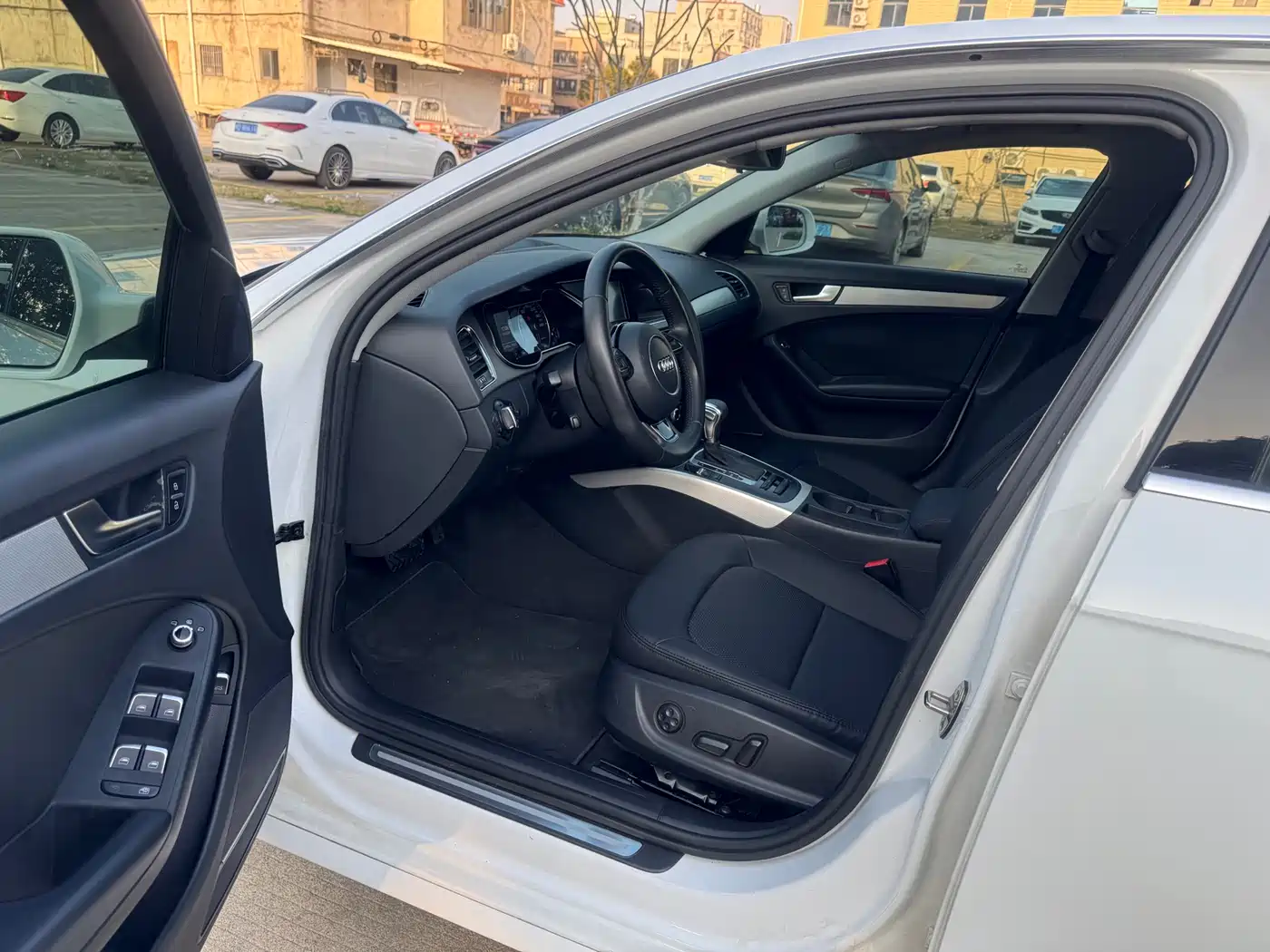 Audi A4L 2013 35 TFSI Automatic Comfort фото 9