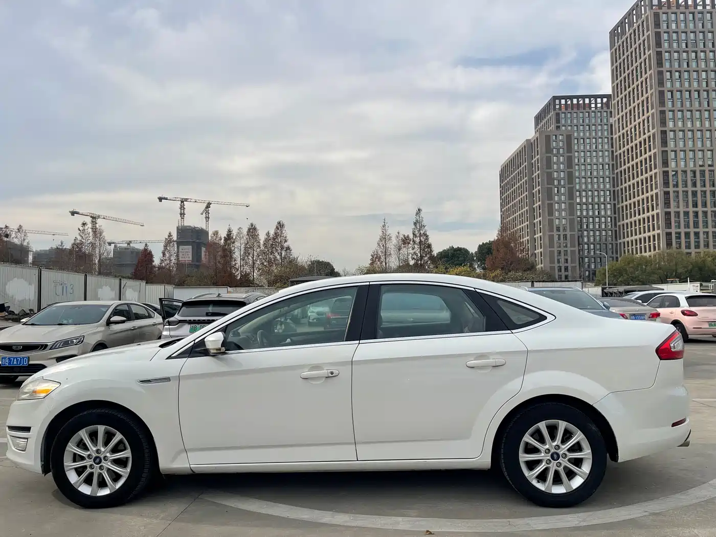 Ford Mondeo 2013 2013 2.3L Fashion Model