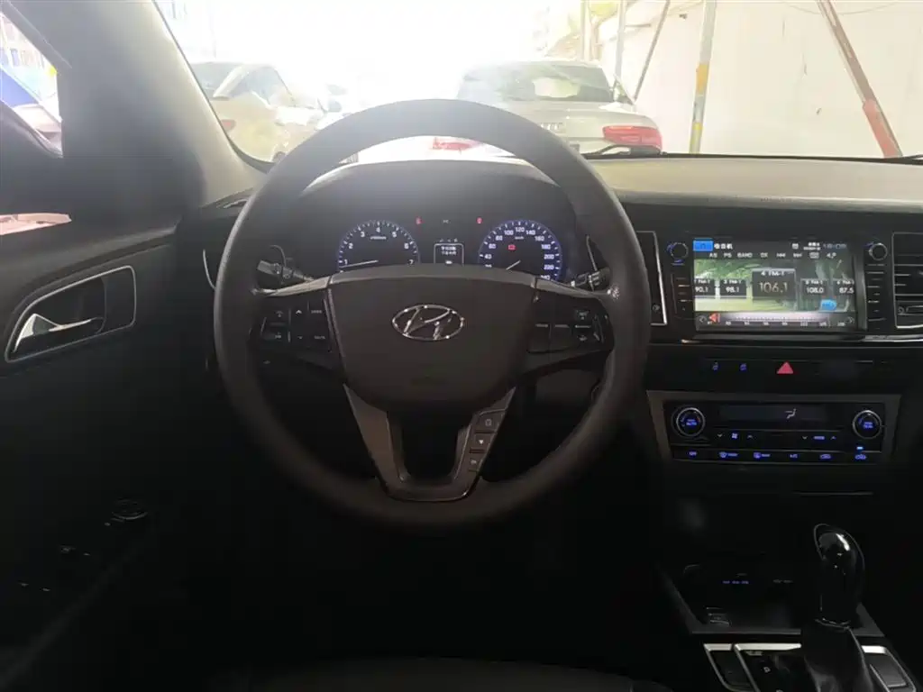 Hyundai Mistra 2014 1.8L Auto Smart GLS фото 11