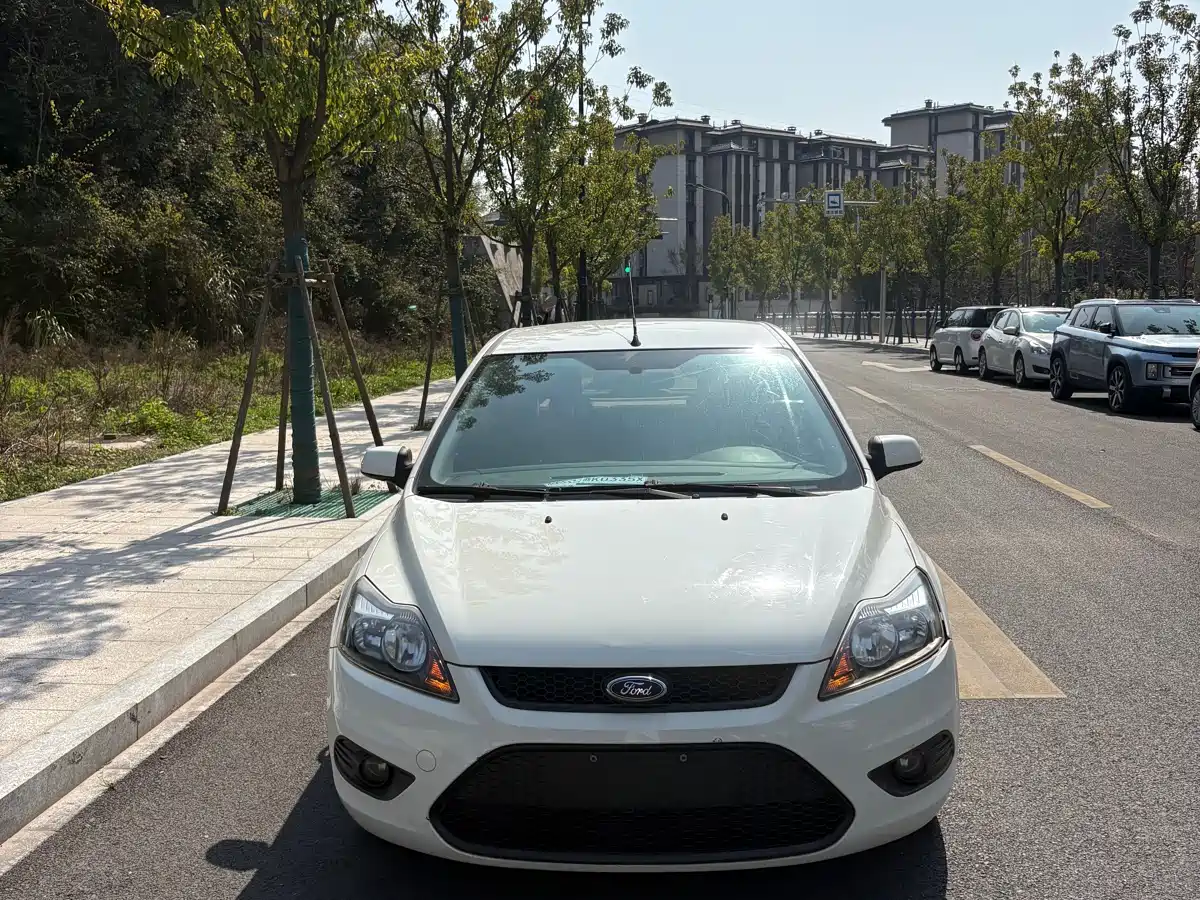 Фото 2 - Ford Focus