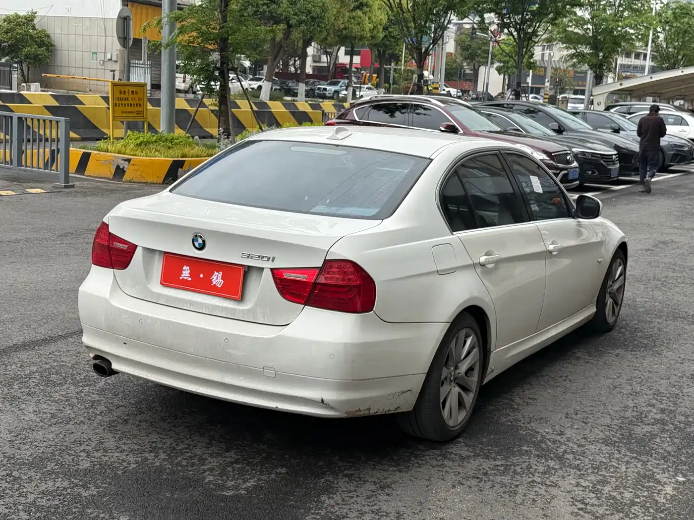BMW 3 Series 2011 320i Luxury фото 7