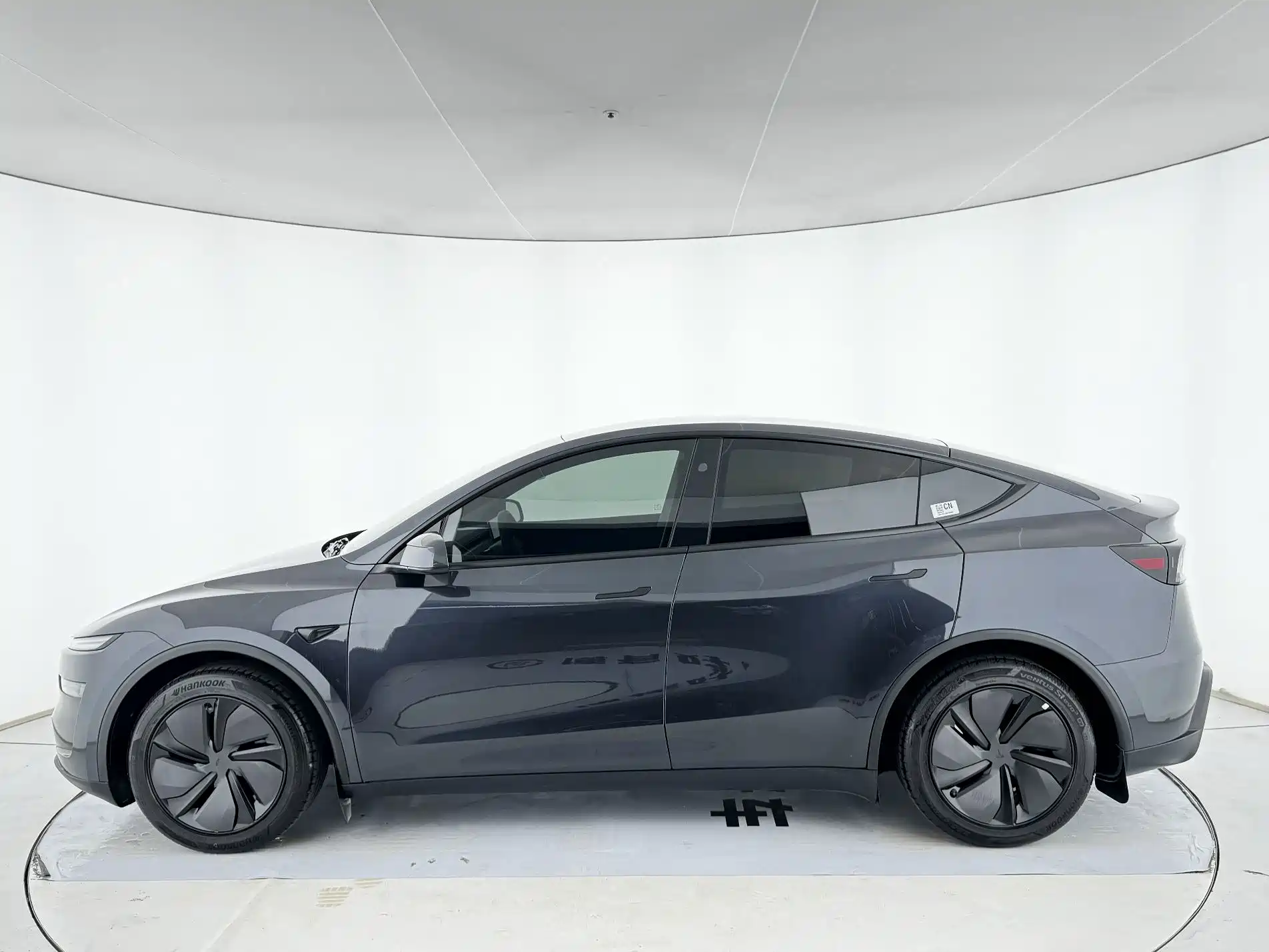 Photo 2 - Tesla Model Y
