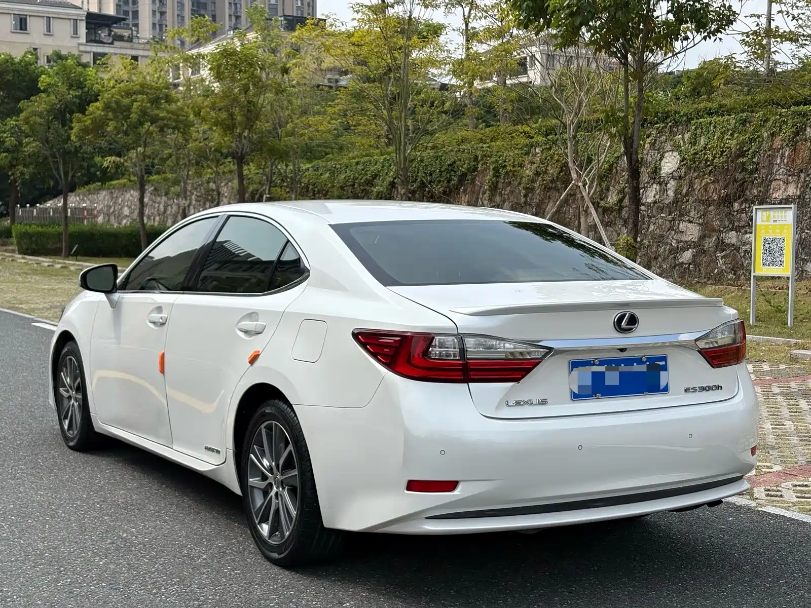 Фото 7 - Lexus ES