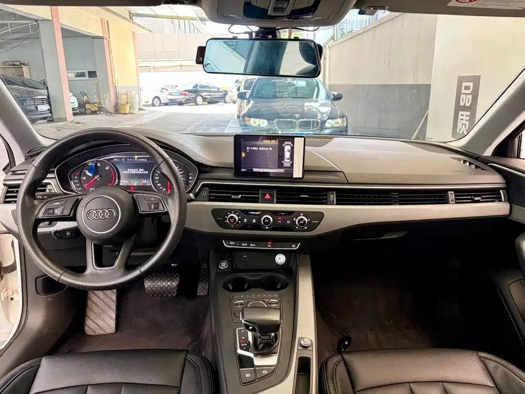 Photo 8 - Audi A4L