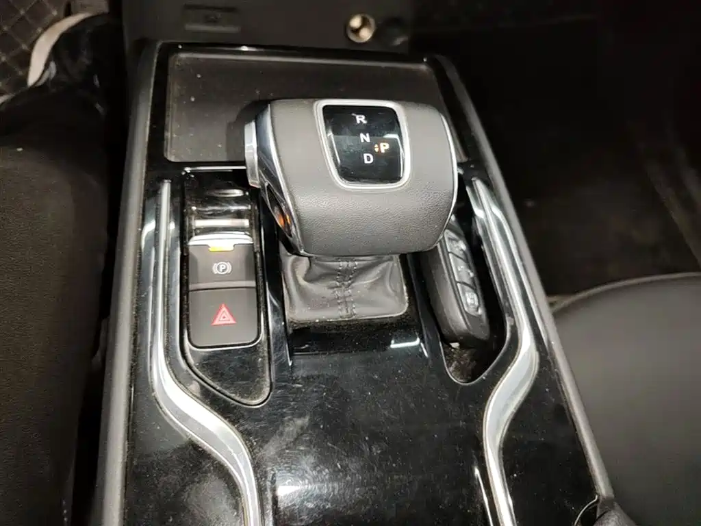 Hongqi E-QM5 2021 Charging Flag Joy Edition фото 14