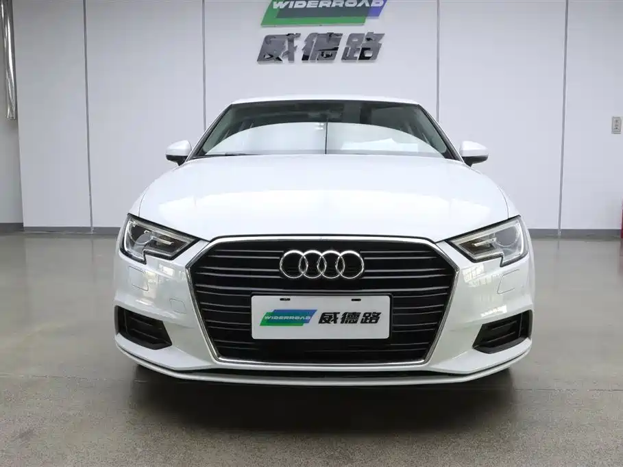 Audi A3 2018 30th Anniversary Limousine 35 TFSI Progressive фото 2