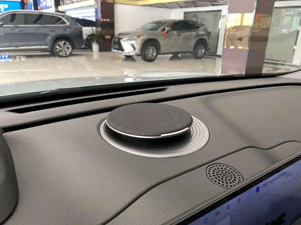 Geely Galaxy Galaxy E8 2025 700km Long Voyage Smart Drive Edition фото 12