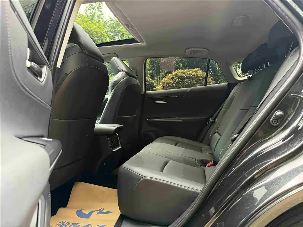 Toyota Venza 2023 2.0L CVT FWD Luxury фото 7