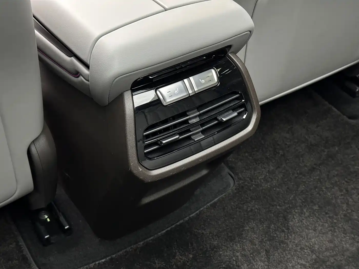 Denza N7 2023 Long Range Performance Edition фото 11
