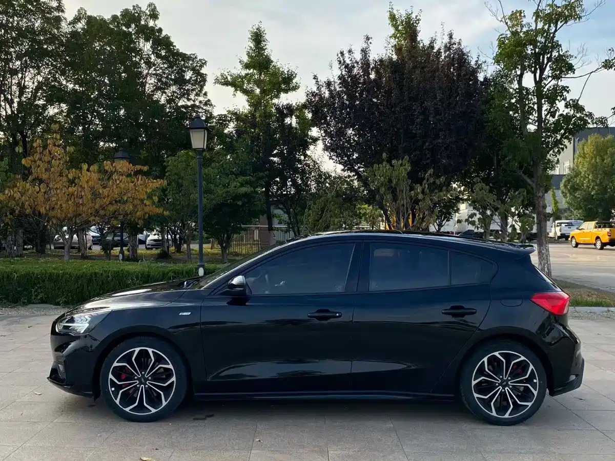 Фото 7 - Ford Focus