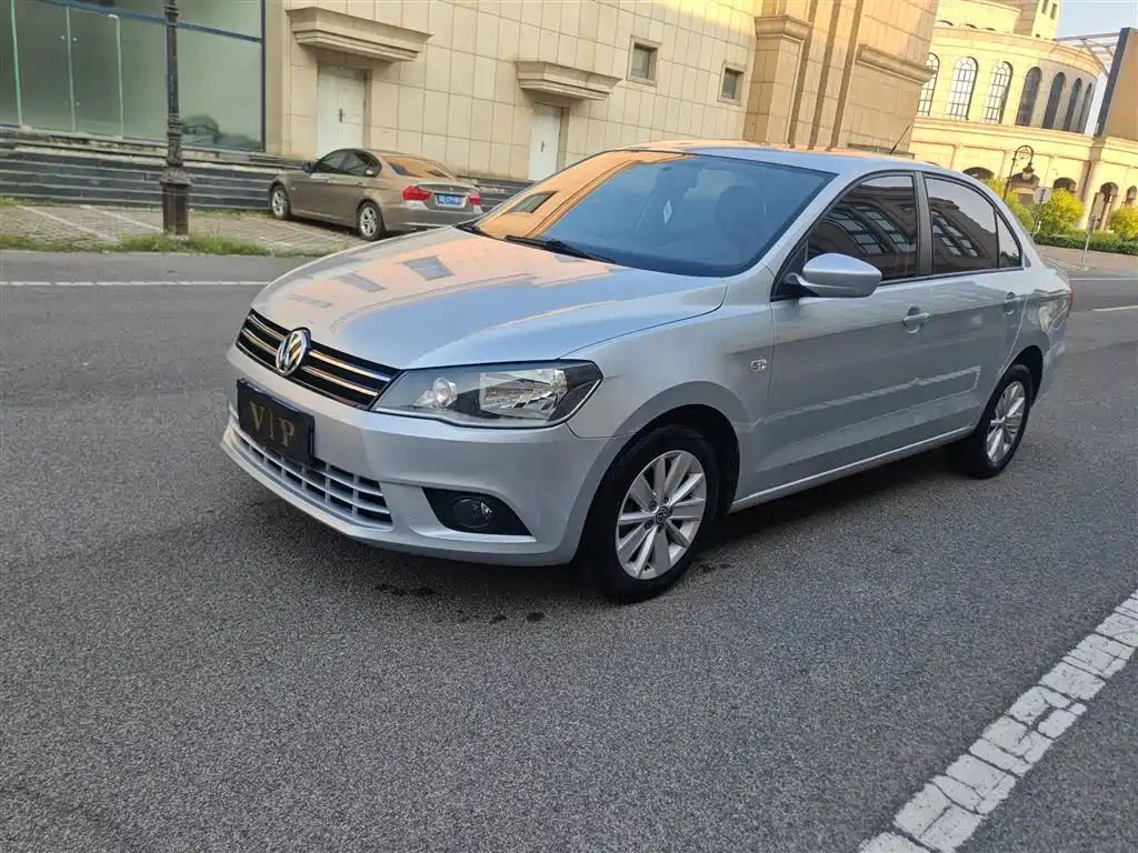 Фото 1 - Volkswagen Jetta