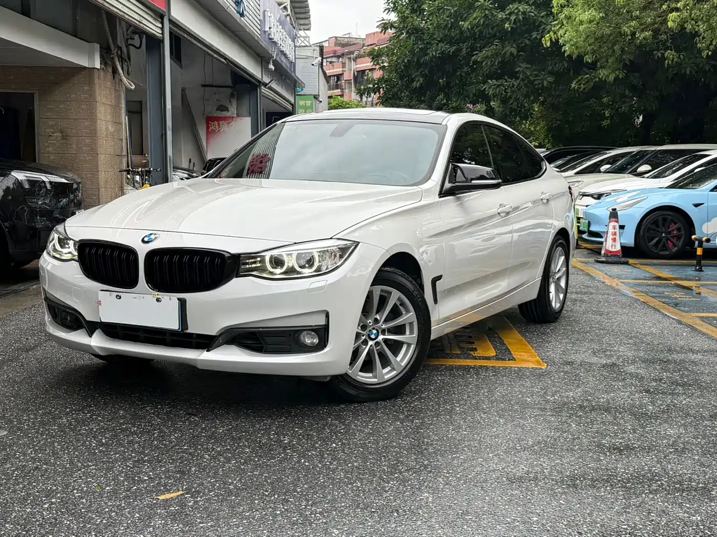BMW 3 Series GT 2013 Model 320i Leading