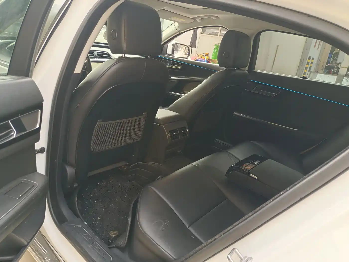 Photo 11 - Jaguar XEL