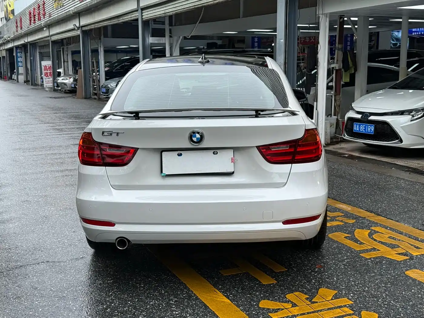 BMW 3 Series GT 2013 Model 320i Leading фото 3