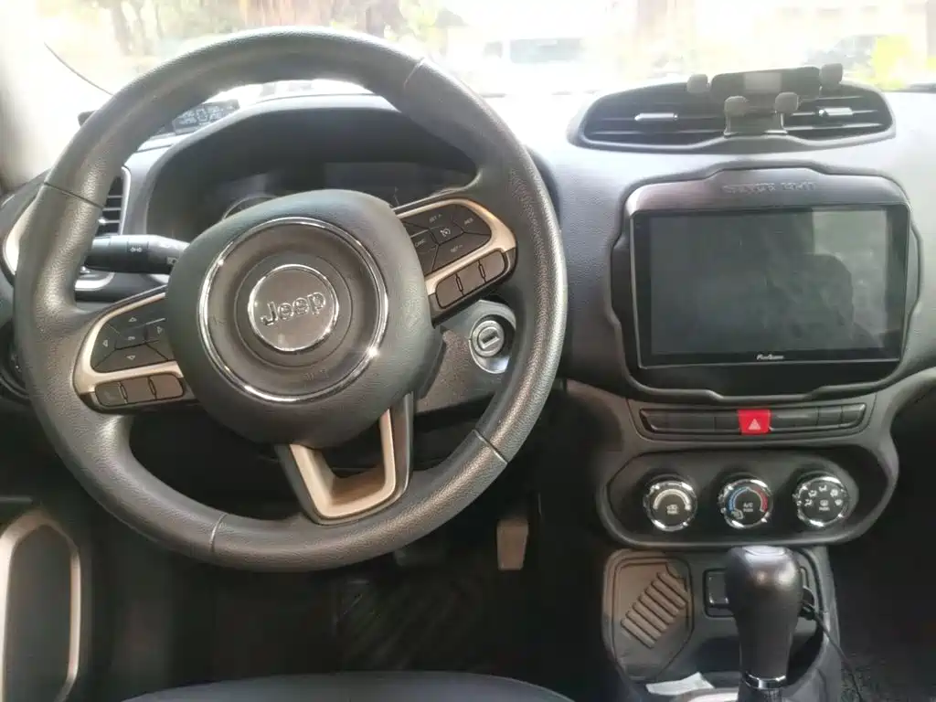Jeep Renegade 2018 2017 180T Automatic Kinetic Edition+