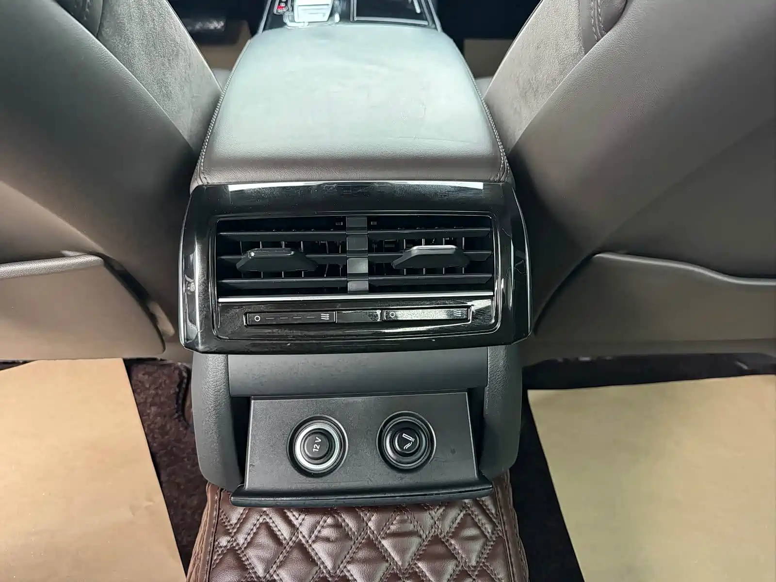 Фото 14 - Audi A8