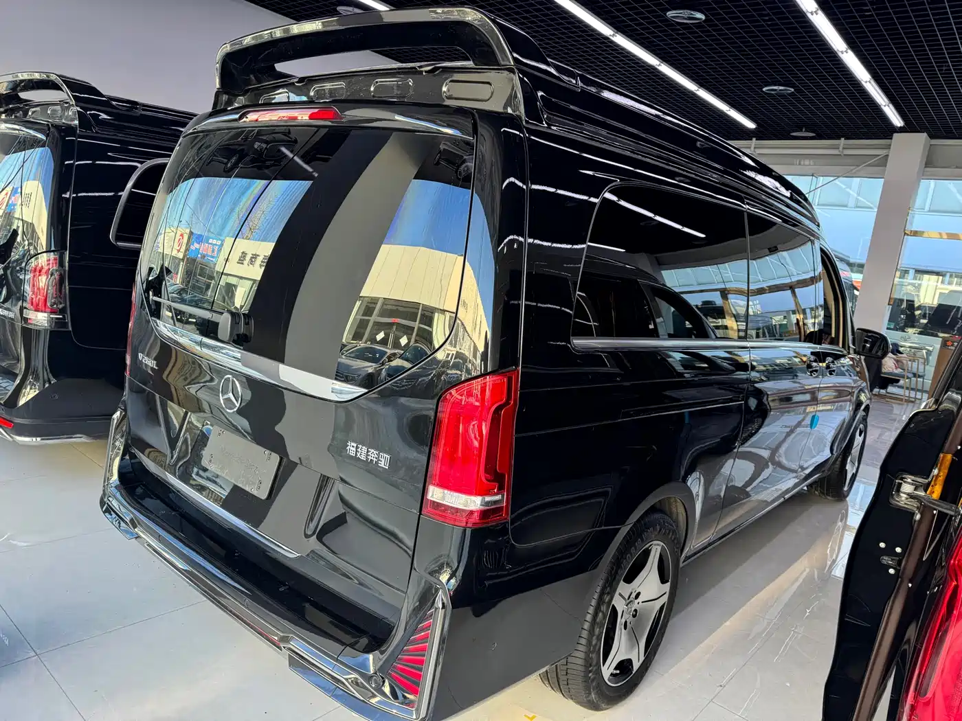 Mercedes-Benz V-Class 2022 V 260 L Long Wheelbase Luxury Edition фото 6