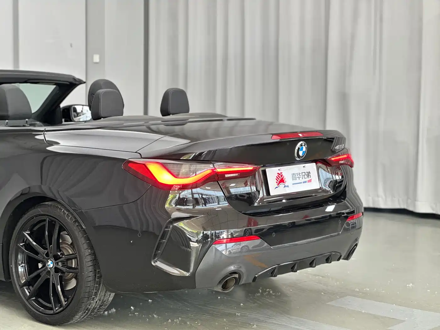 BMW 4 Series 2022 425i Convertible M Sport Shadow Night Package фото 19