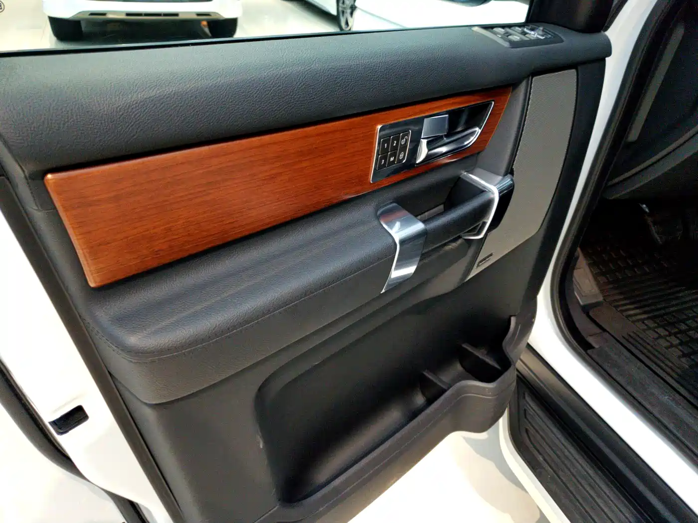 Land Rover Discovery 2013 3.0 SDV6 HSE Diesel фото 20