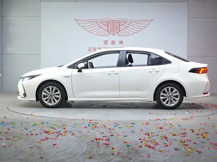 Toyota Corolla 2023 1.8L Smart Hybrid Dual Engine Elite Edition фото 4