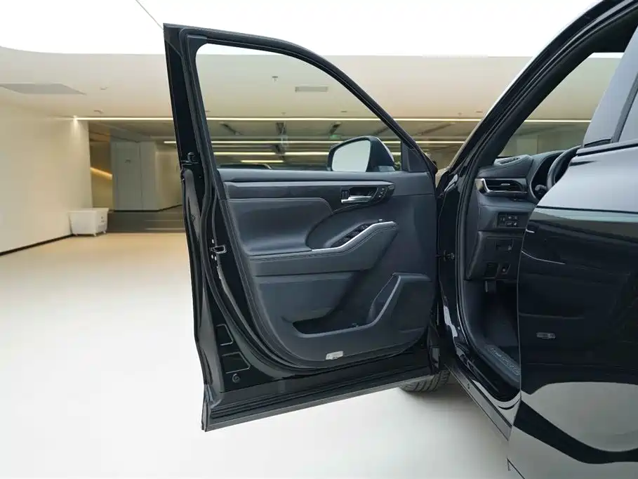 Toyota Crown Kluger 2023 2.5L HEV AWD Flagship Edition фото 16