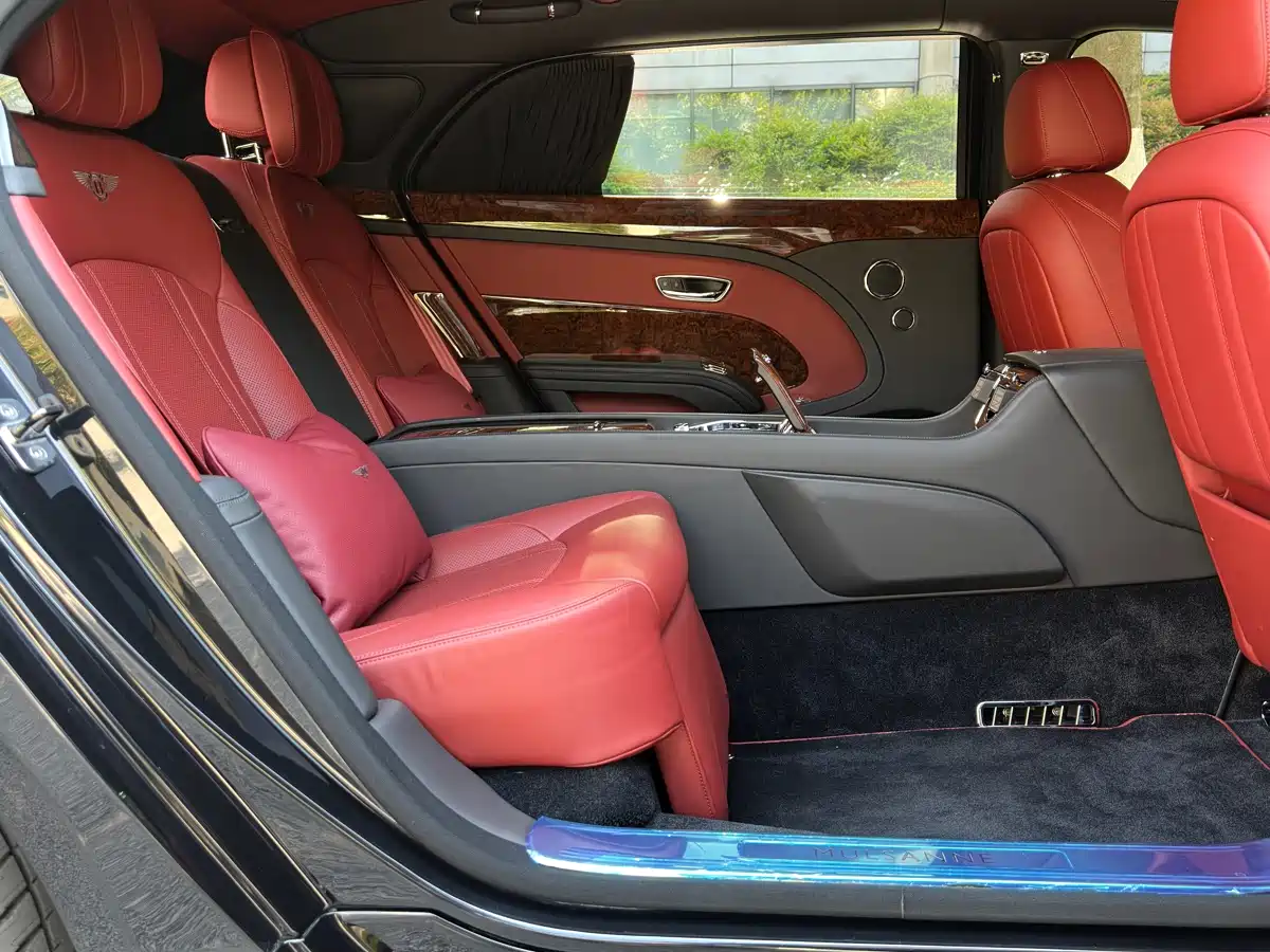 Bentley Mulsanne 2017 6.8T Long Wheelbase фото 20