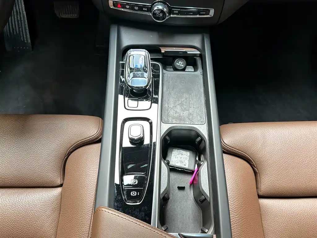 Фото 15 - Volvo XC60
