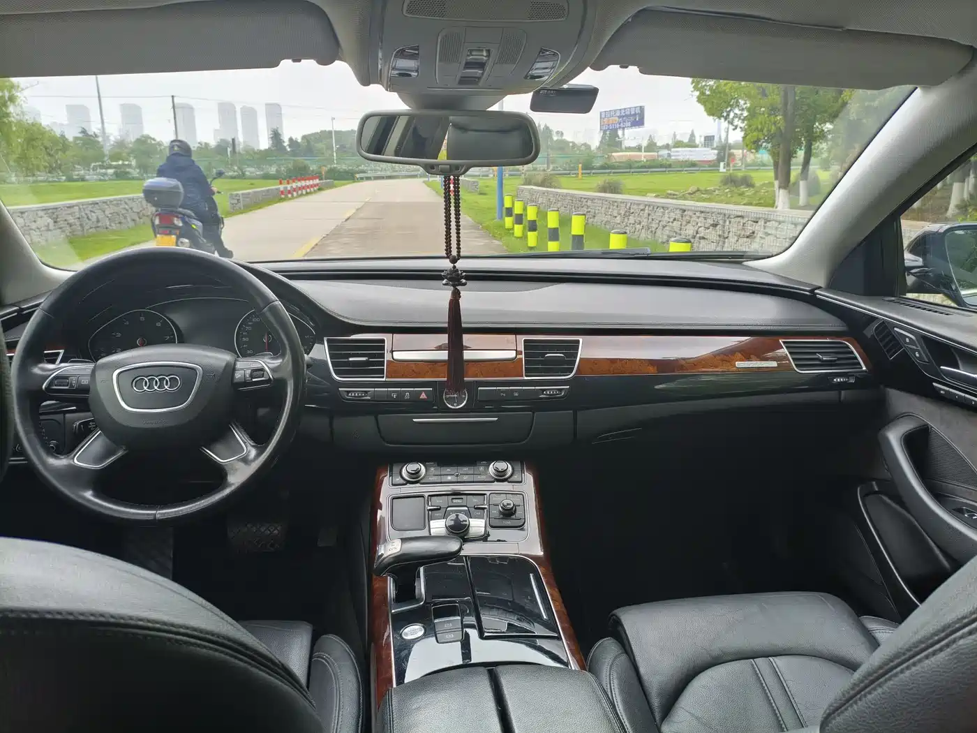 Audi A8 2011 A8L 3.0 TFSI quattro Comfort (245kW) фото 9
