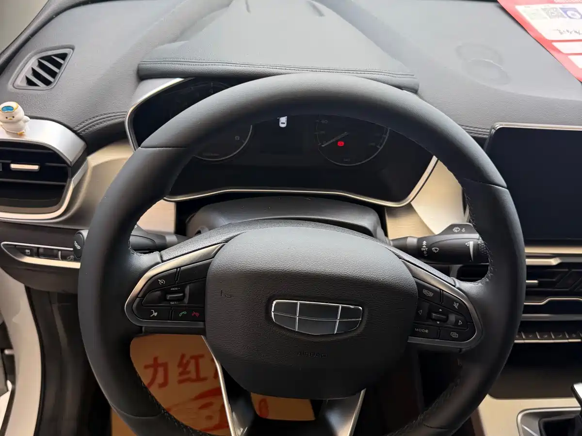 Фото 2 - Geely Coolray