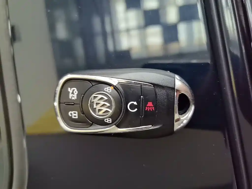 Photo 9 - Buick LaCrosse
