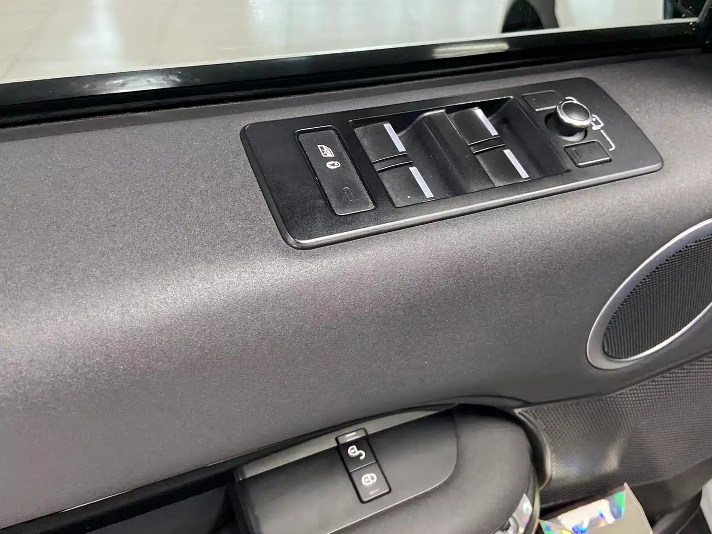 Land Rover Discovery 2018 2.0T SE фото 13