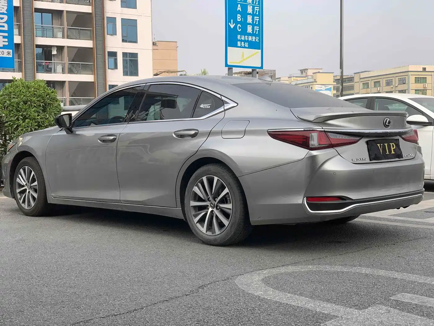 Фото 9 - Lexus ES