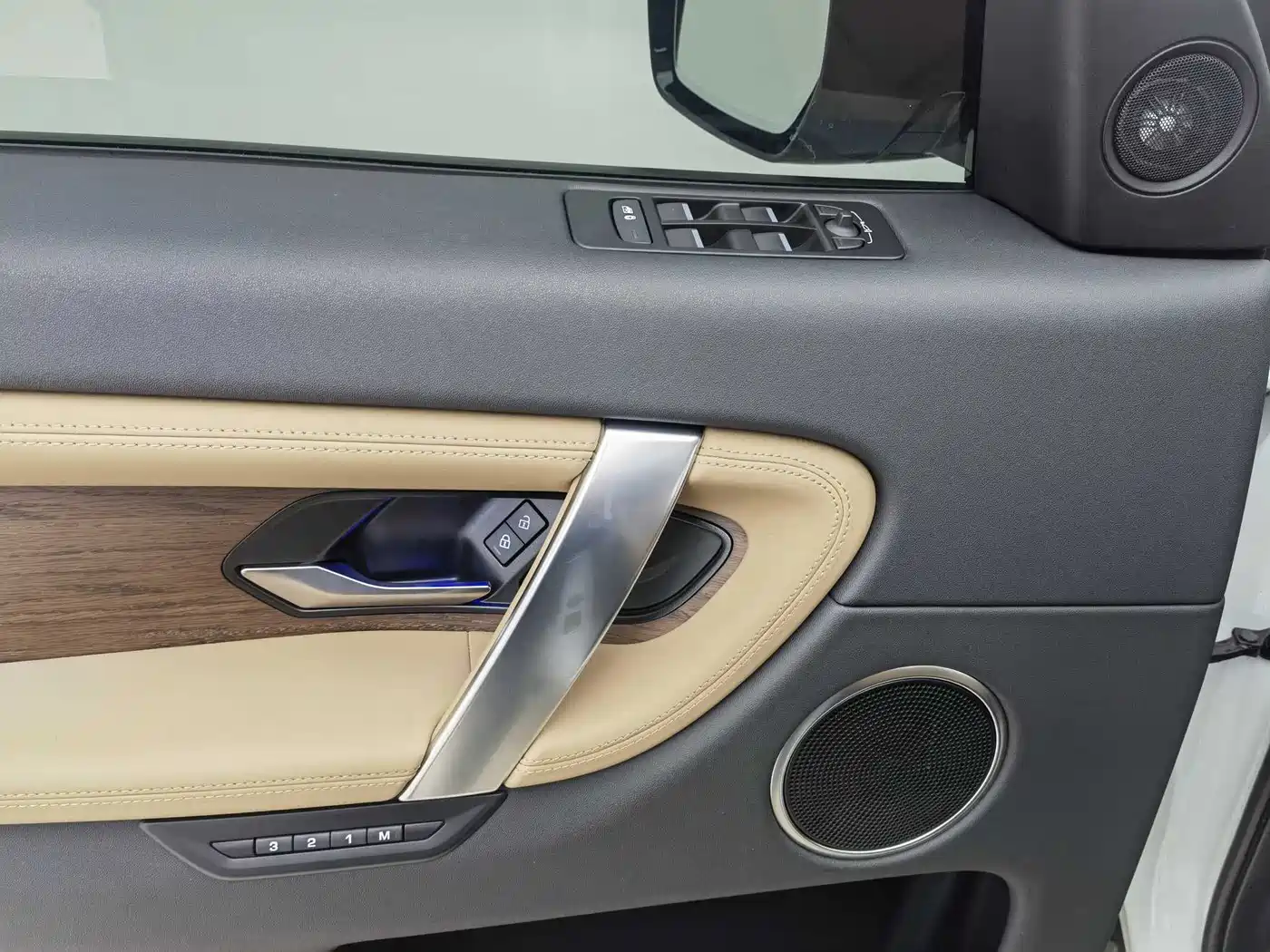 LAND ROVER DISCOVER SPORTS