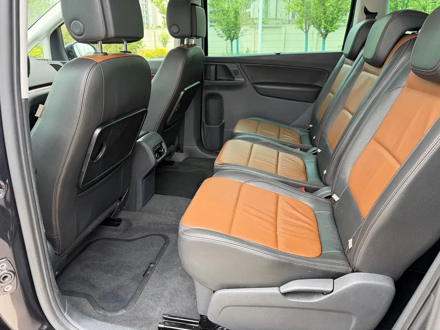 Volkswagen Sharan 2013 2.0TSI Comfort фото 10