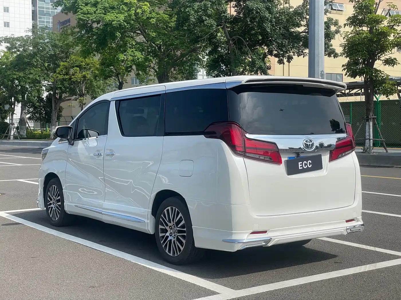 Toyota Alphard 2012 3.5L Luxury Edition фото 5