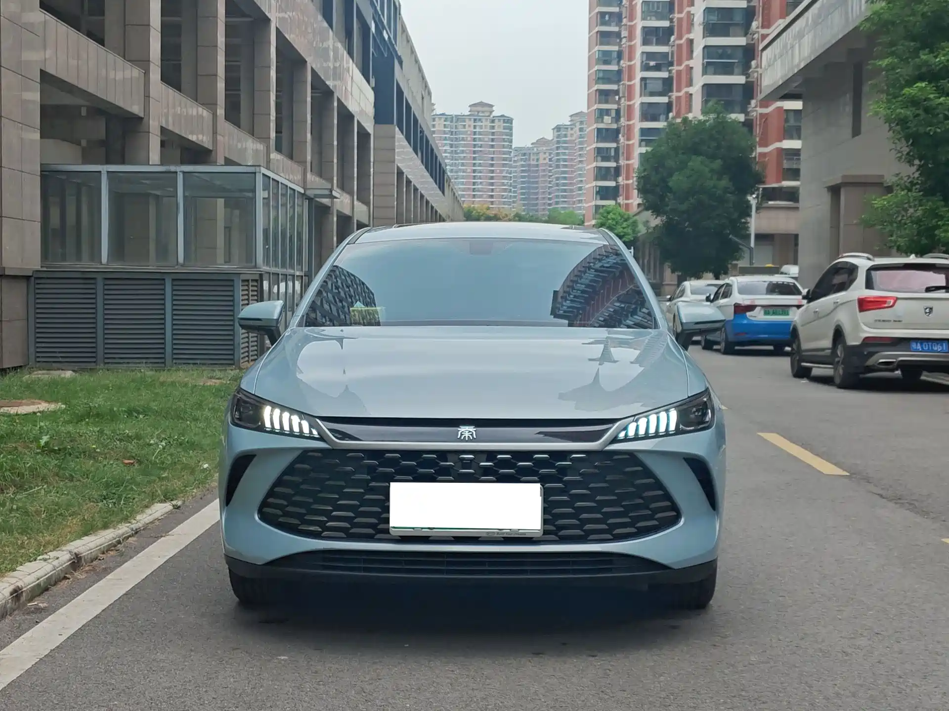 Photo 2 - BYD Qin PLUS