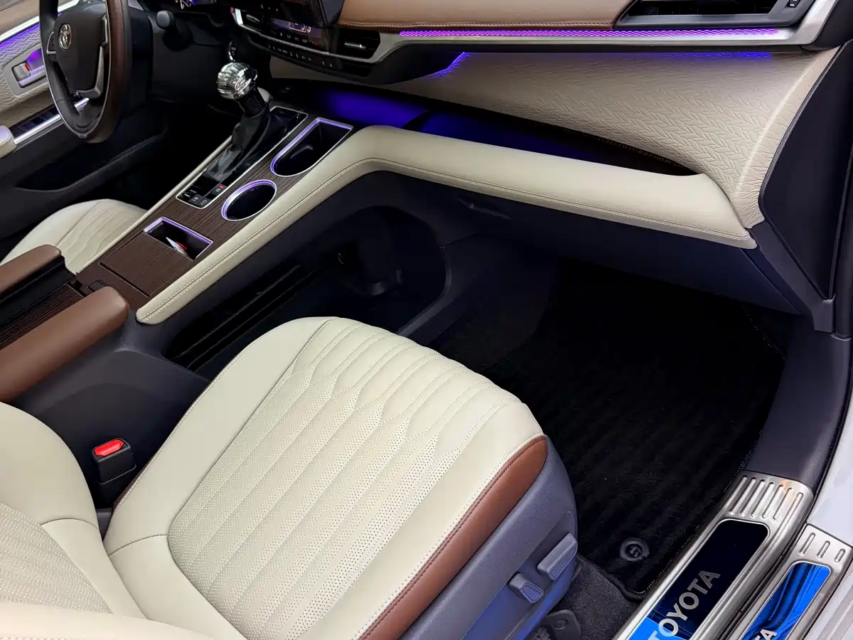 Toyota Granvia 2024 2.5L Hybrid Comfort фото 6