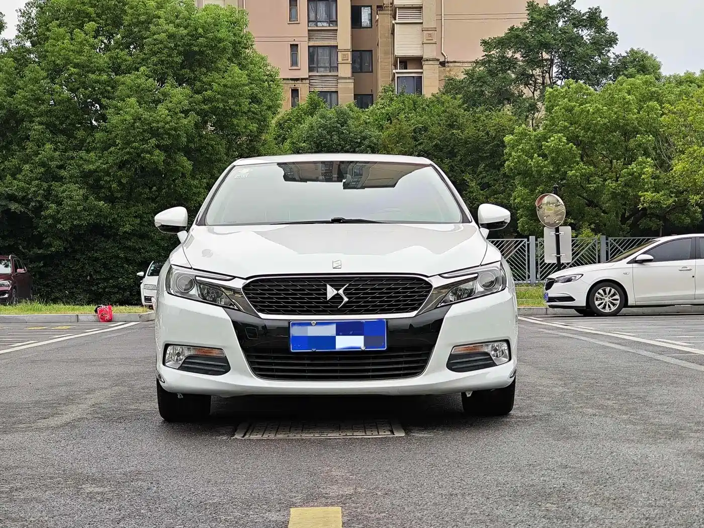 DS 5LS 2014 1.6T Luxury THP160 фото 2