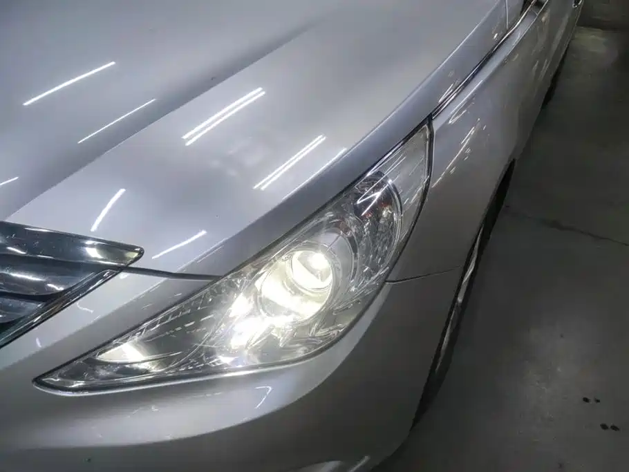 Photo 5 - Hyundai Sonata