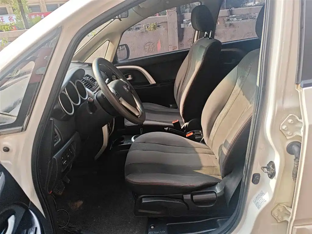 Changan CX20 2016 2014 1.4L IMT Sunroof Navigation Edition (China V)