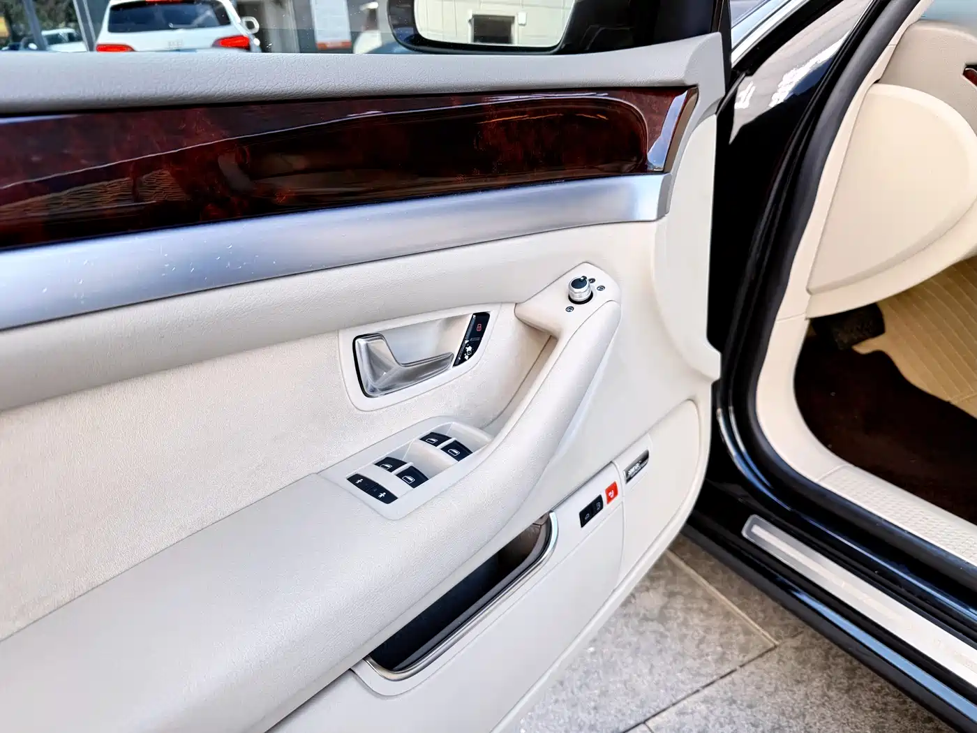 Audi A8 2008 A8L 4.2 FSI Prestige фото 23