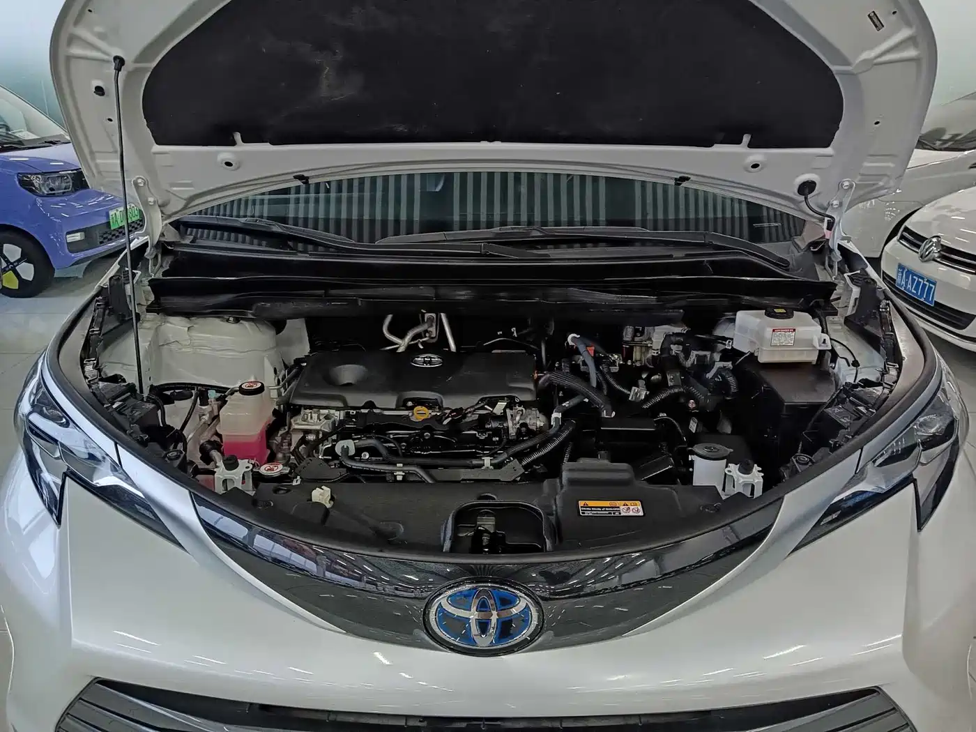 Toyota Sienna 2023 2.5L Hybrid Premium Edition фото 24