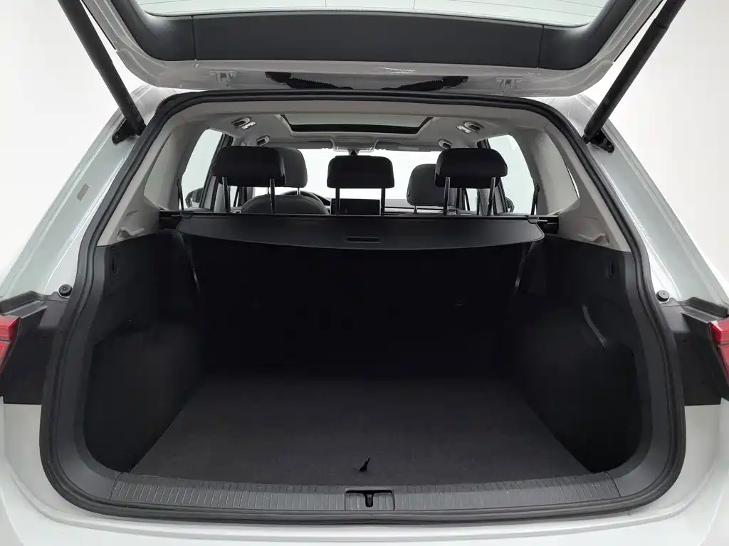 Фото 16 - Volkswagen Tiguan L