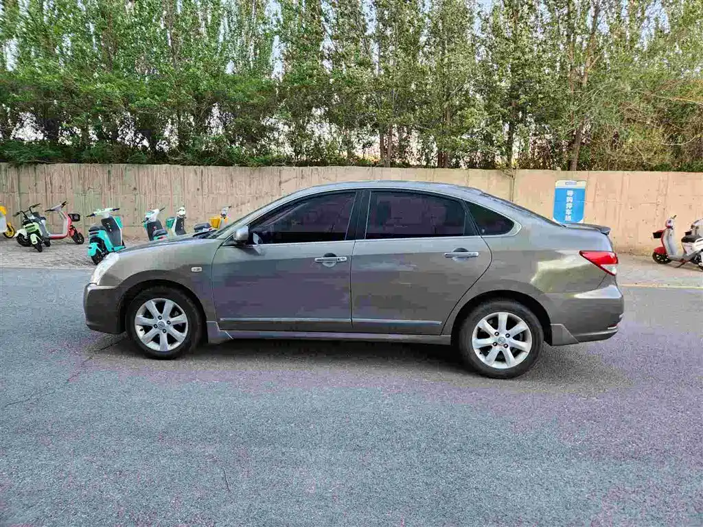 Nissan Sylphy 2010 2009 1.6XL Manual Luxury Sunroof Edition