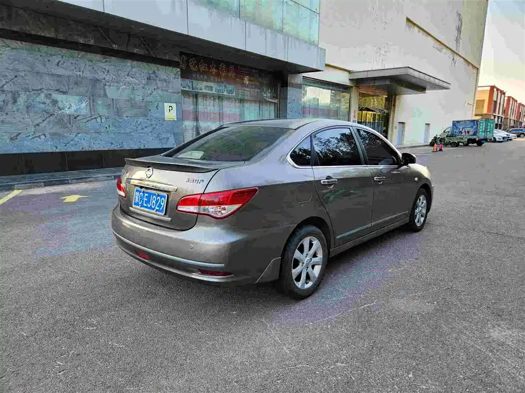 Nissan Sylphy 2010 2009 1.6XL Manual Luxury Sunroof Edition