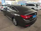 Photo 5 - Hyundai Sonata