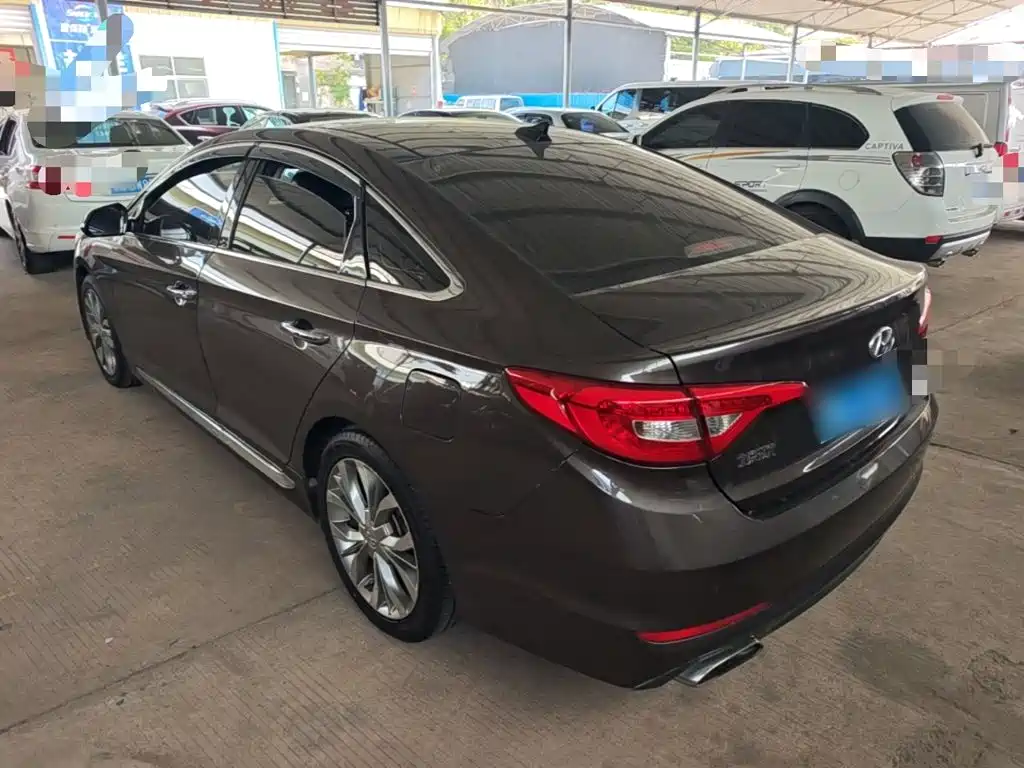 Photo 5 - Hyundai Sonata