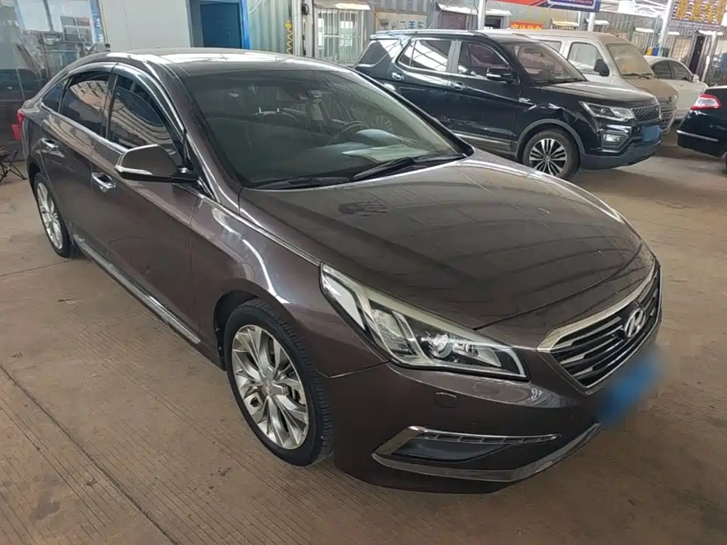 Photo 4 - Hyundai Sonata