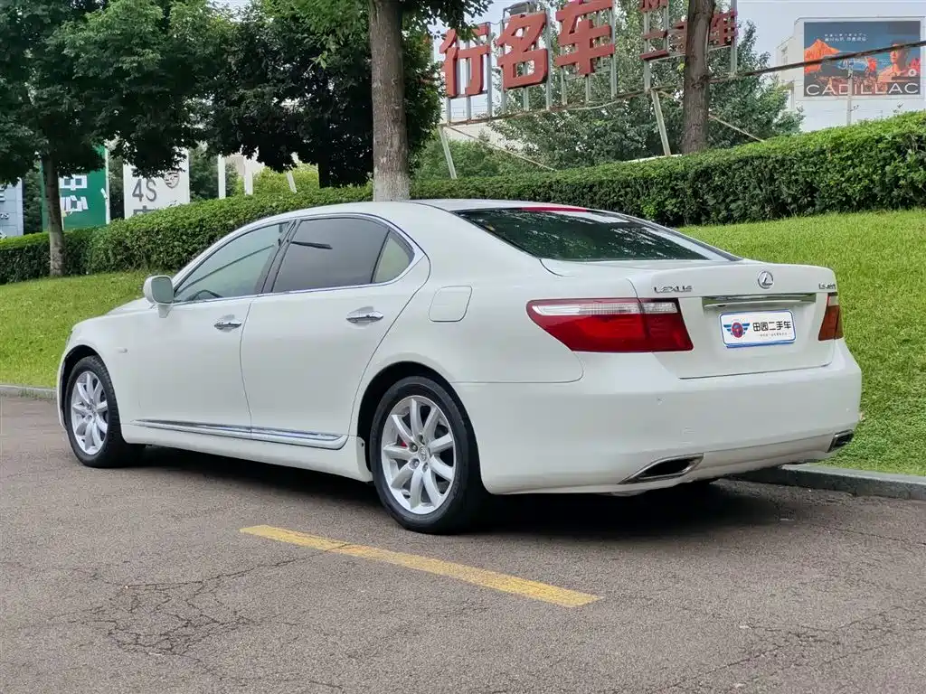 Фото 4 - Lexus LS